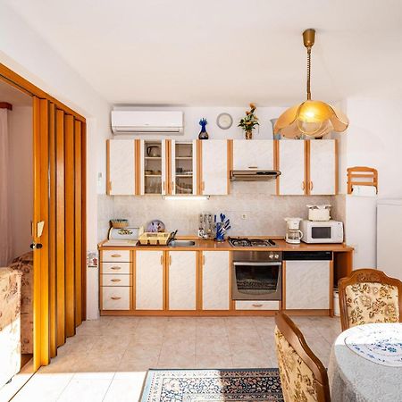 2 Bedroom Cozy Apartment In Zadar Luaran gambar