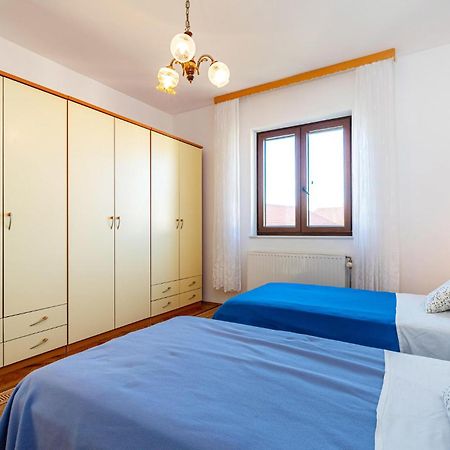 2 Bedroom Cozy Apartment In Zadar Luaran gambar