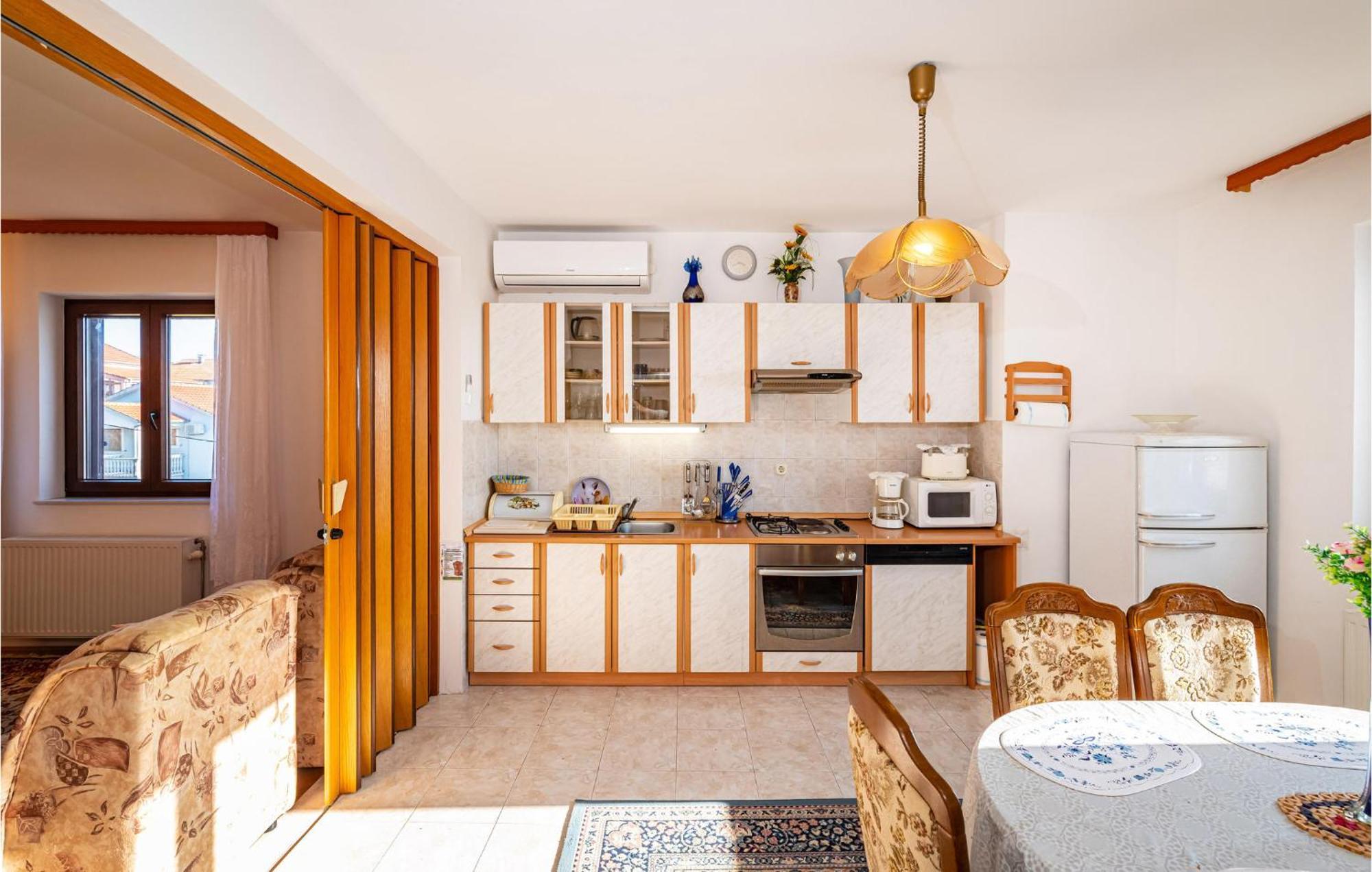 2 Bedroom Cozy Apartment In Zadar Luaran gambar