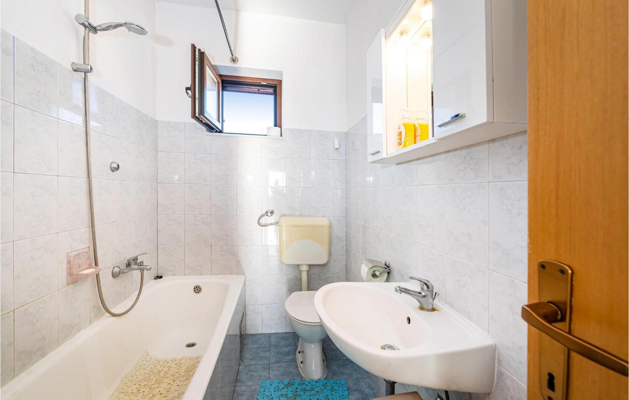 2 Bedroom Cozy Apartment In Zadar Luaran gambar