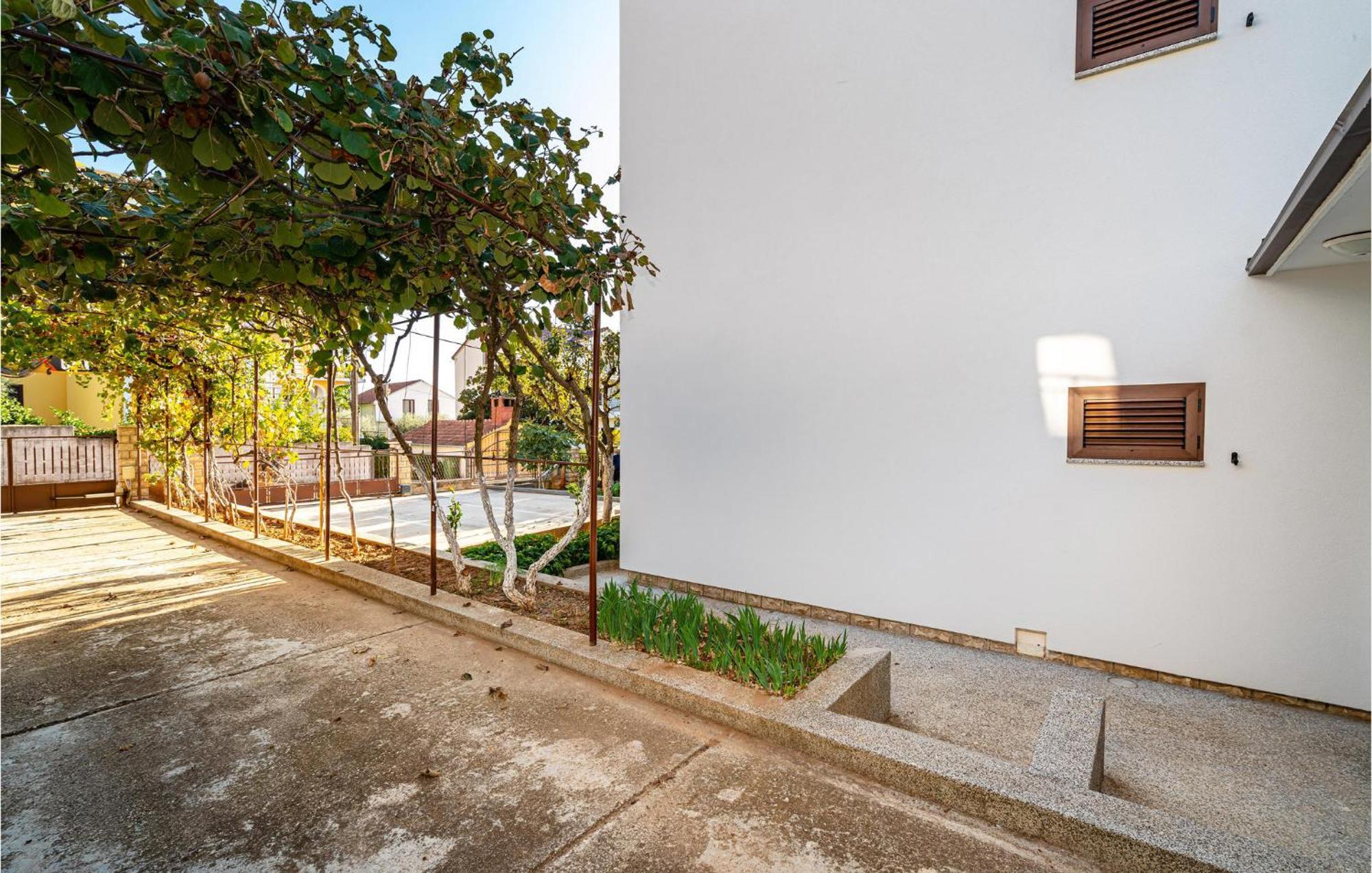 2 Bedroom Cozy Apartment In Zadar Luaran gambar