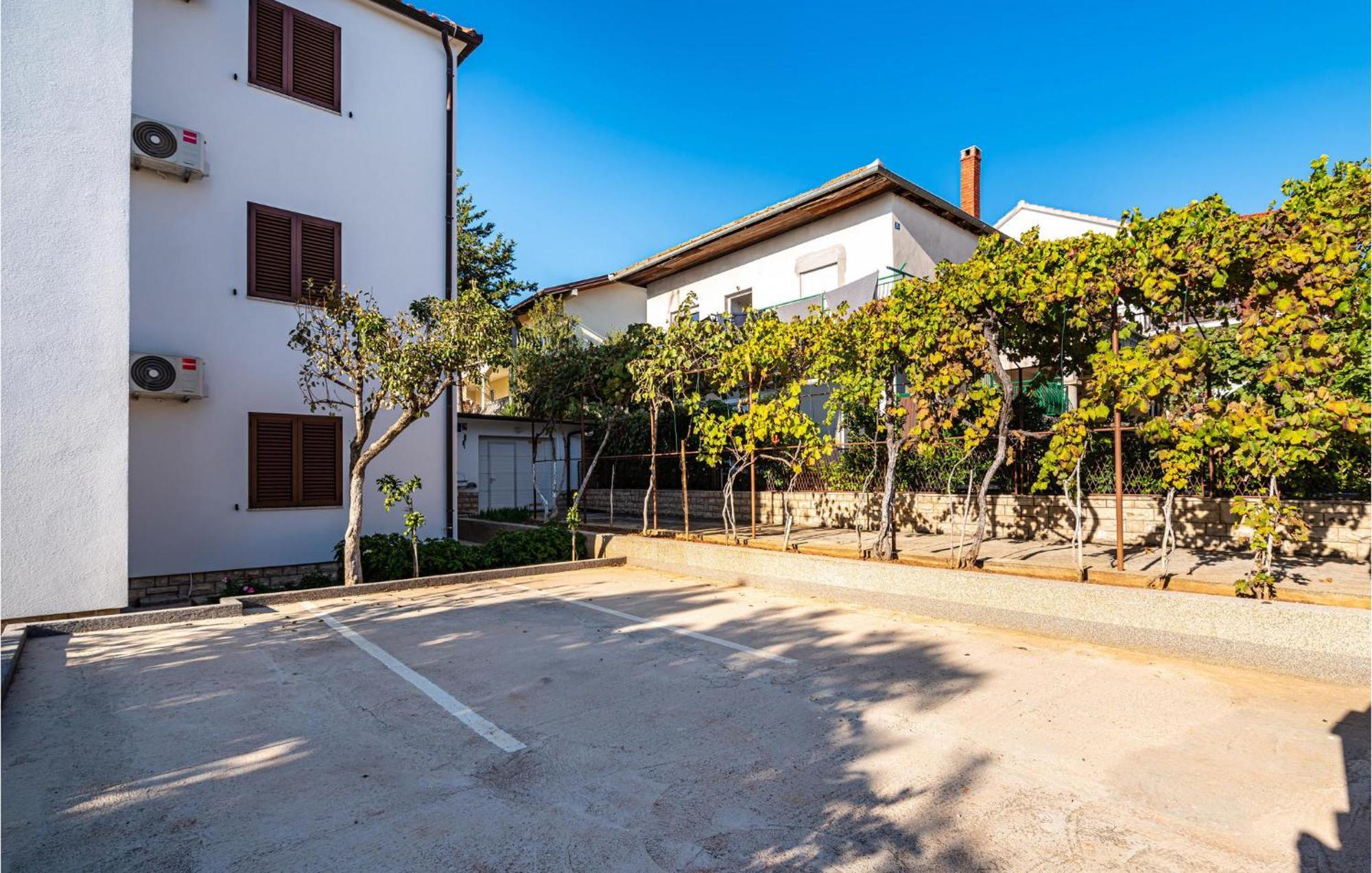 2 Bedroom Cozy Apartment In Zadar Luaran gambar
