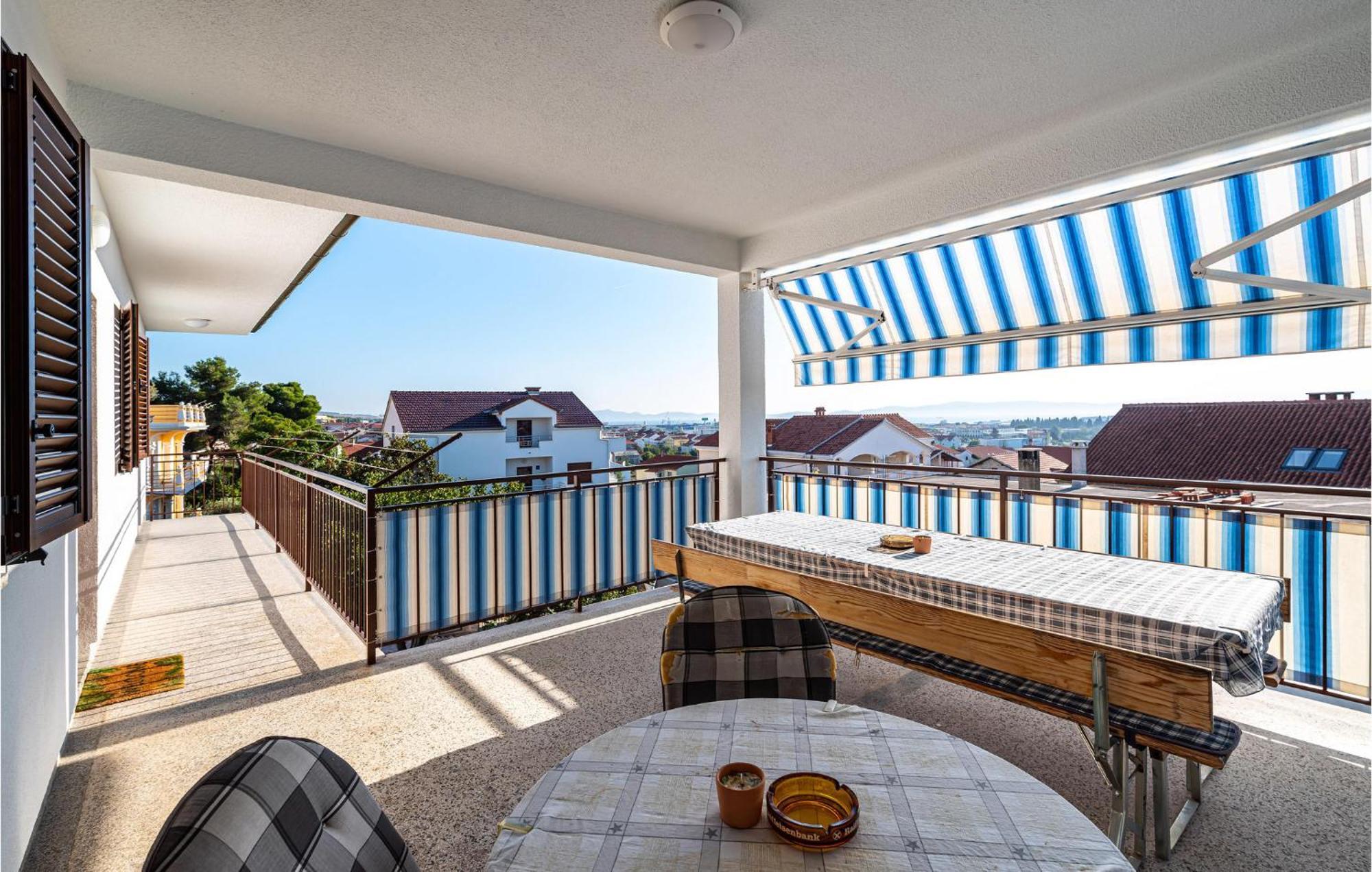 2 Bedroom Cozy Apartment In Zadar Luaran gambar