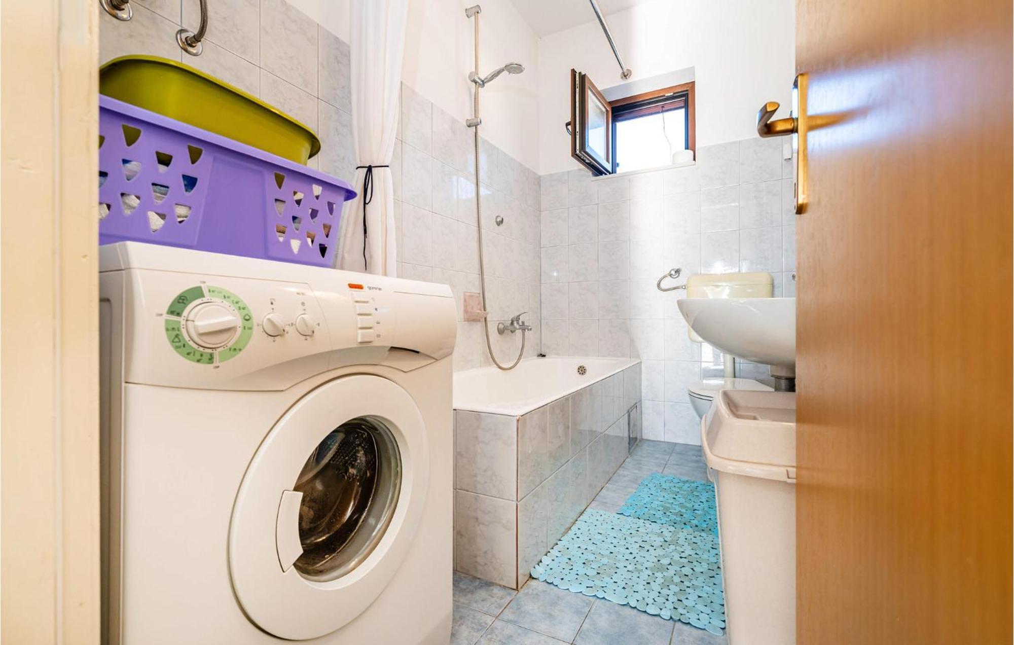 2 Bedroom Cozy Apartment In Zadar Luaran gambar