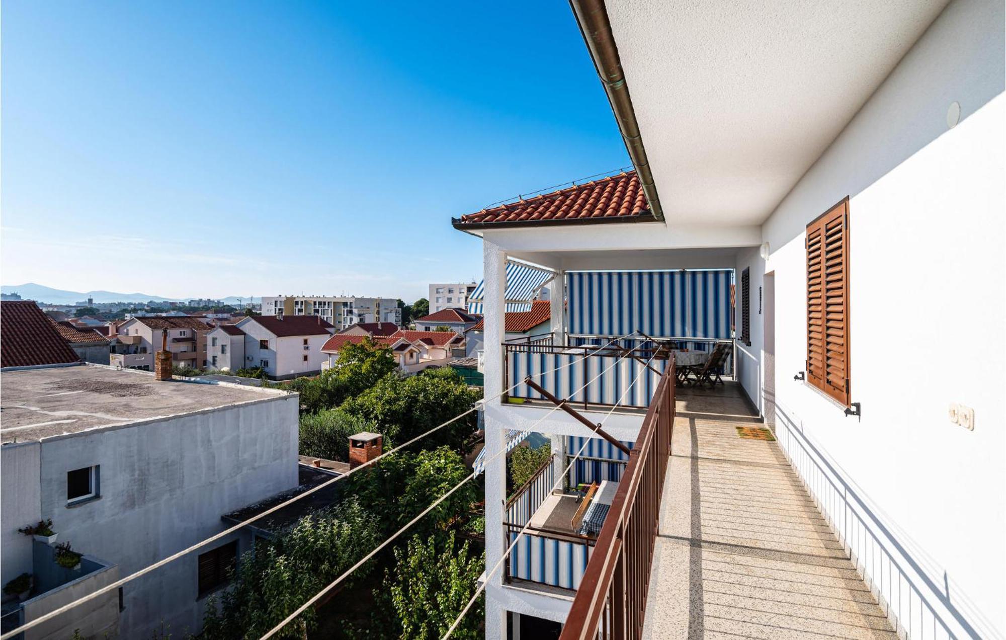 2 Bedroom Cozy Apartment In Zadar Luaran gambar