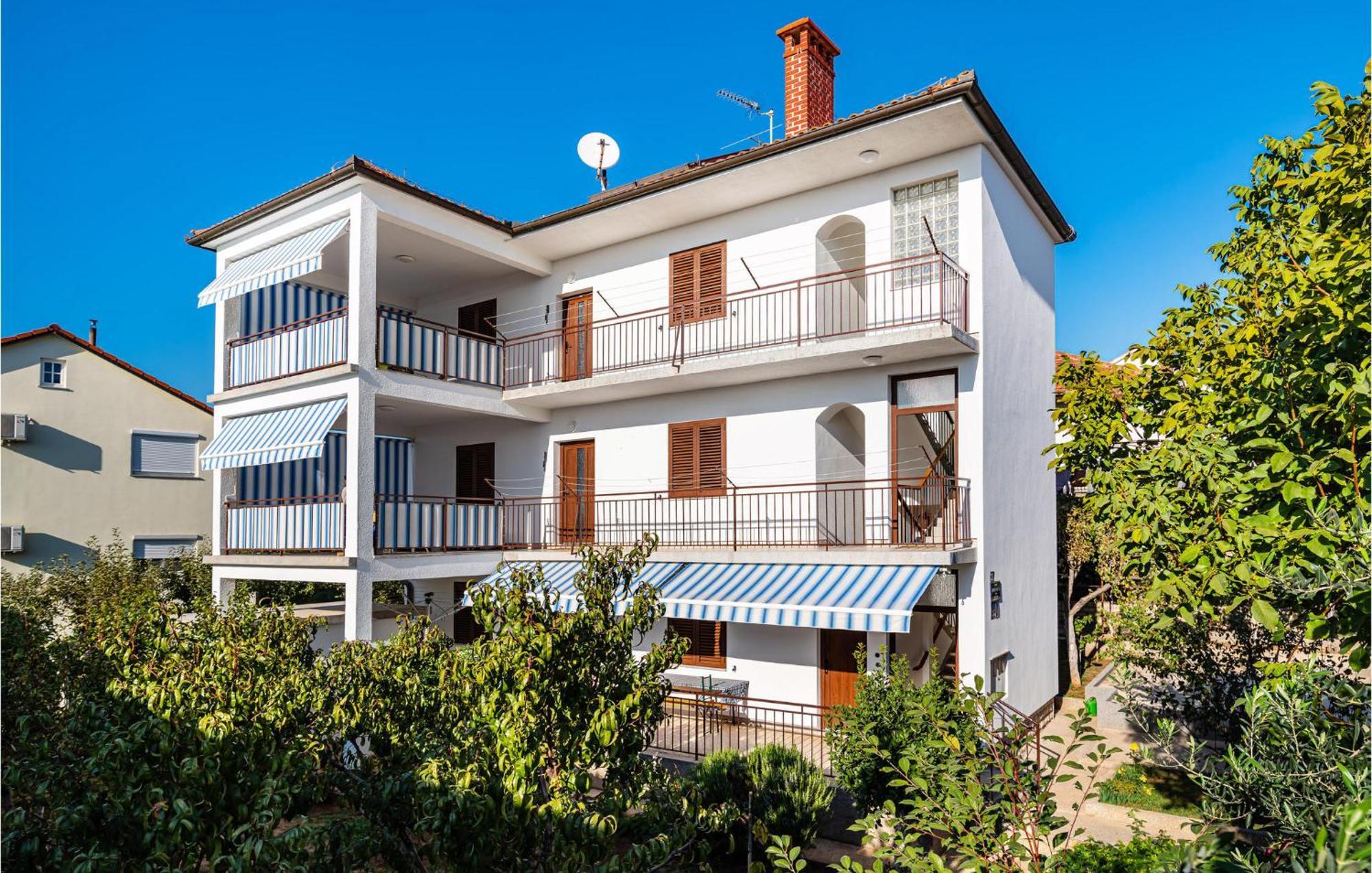 2 Bedroom Cozy Apartment In Zadar Luaran gambar