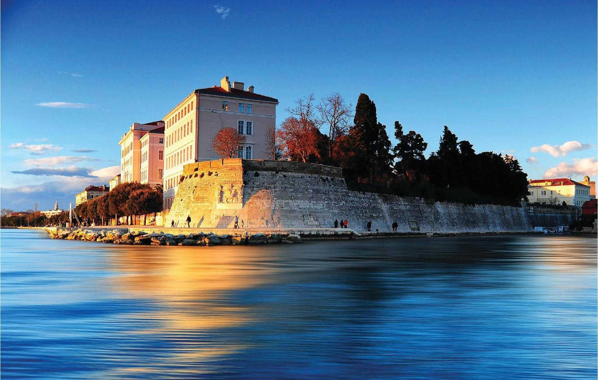 2 Bedroom Cozy Apartment In Zadar Luaran gambar