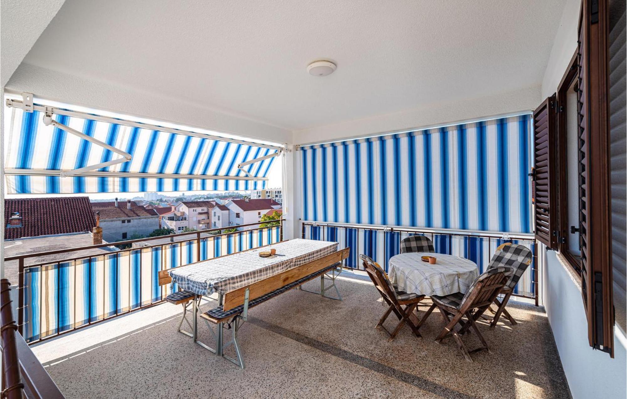 2 Bedroom Cozy Apartment In Zadar Luaran gambar