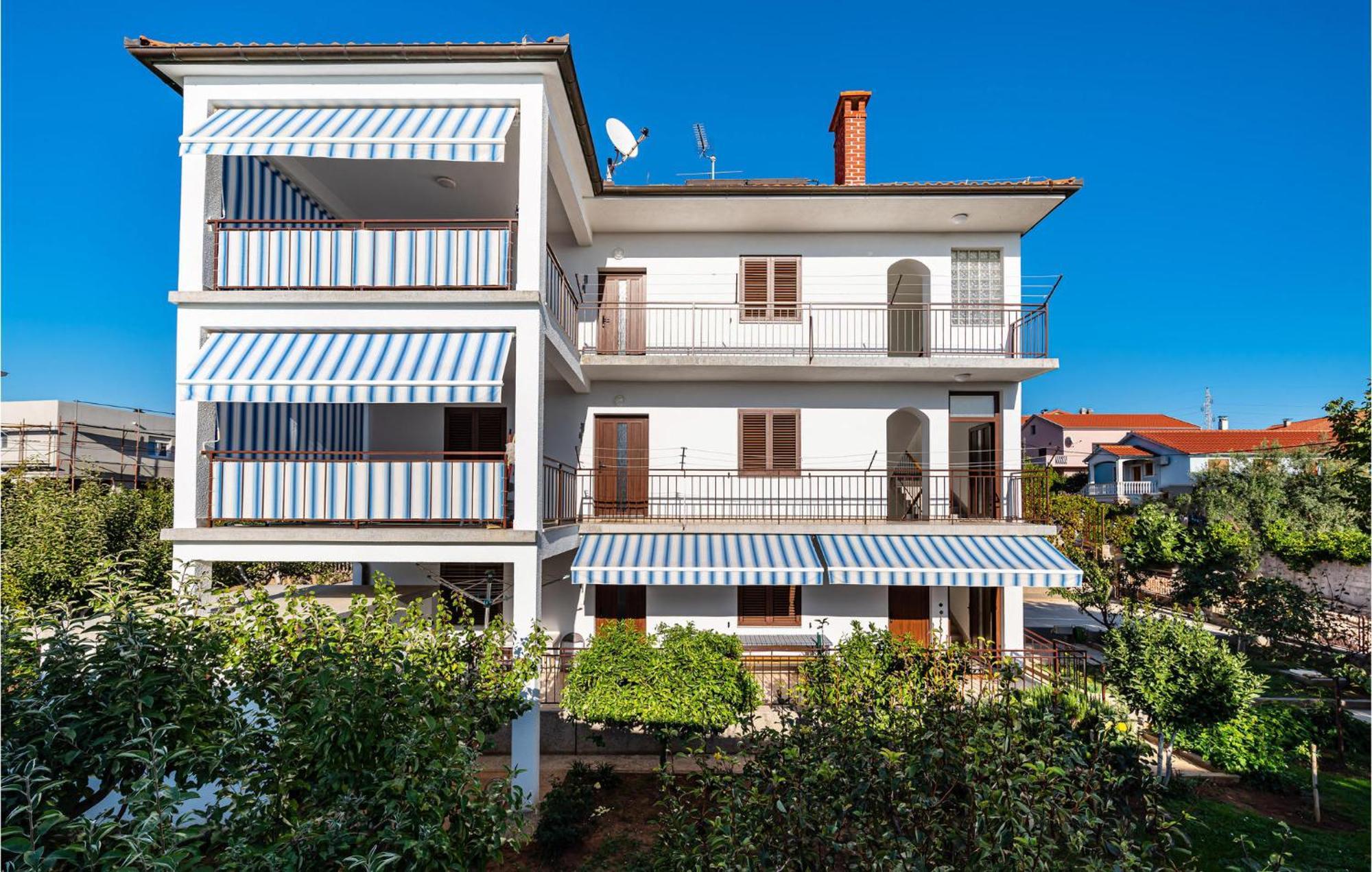 2 Bedroom Cozy Apartment In Zadar Luaran gambar