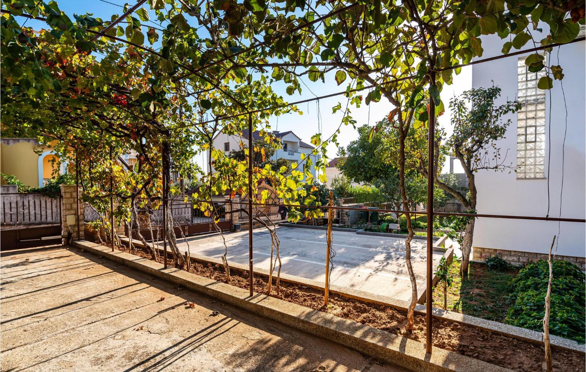 2 Bedroom Cozy Apartment In Zadar Luaran gambar