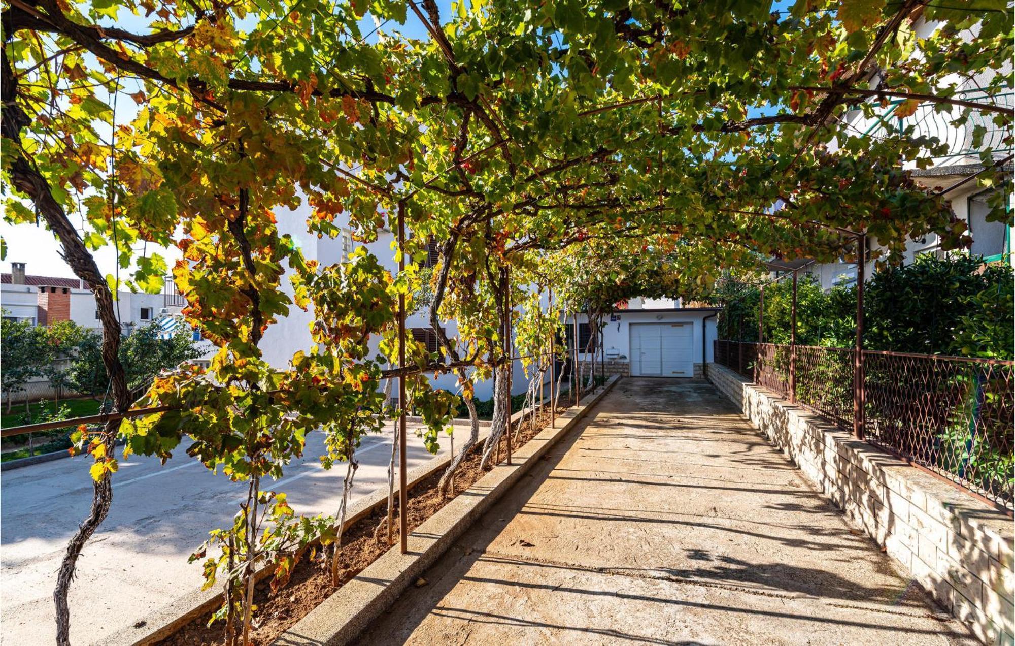 2 Bedroom Cozy Apartment In Zadar Luaran gambar