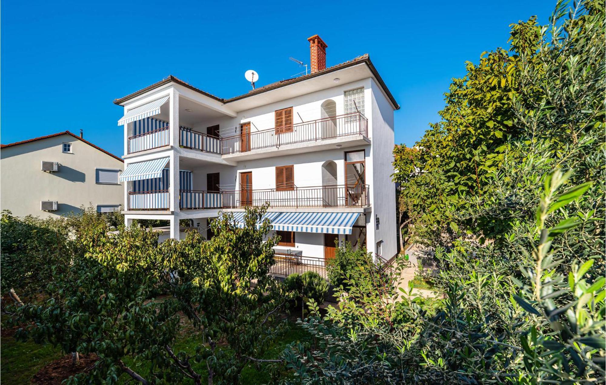 2 Bedroom Cozy Apartment In Zadar Luaran gambar