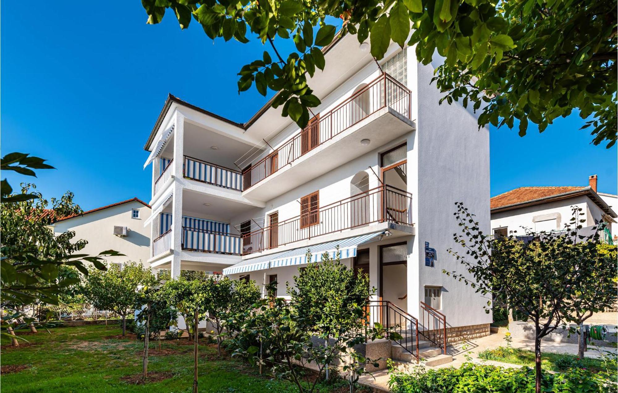 2 Bedroom Cozy Apartment In Zadar Luaran gambar