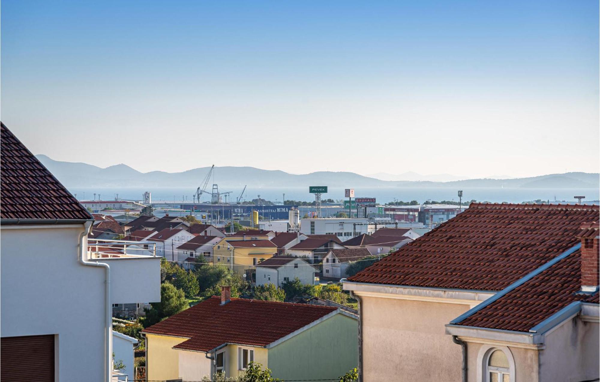 2 Bedroom Cozy Apartment In Zadar Luaran gambar