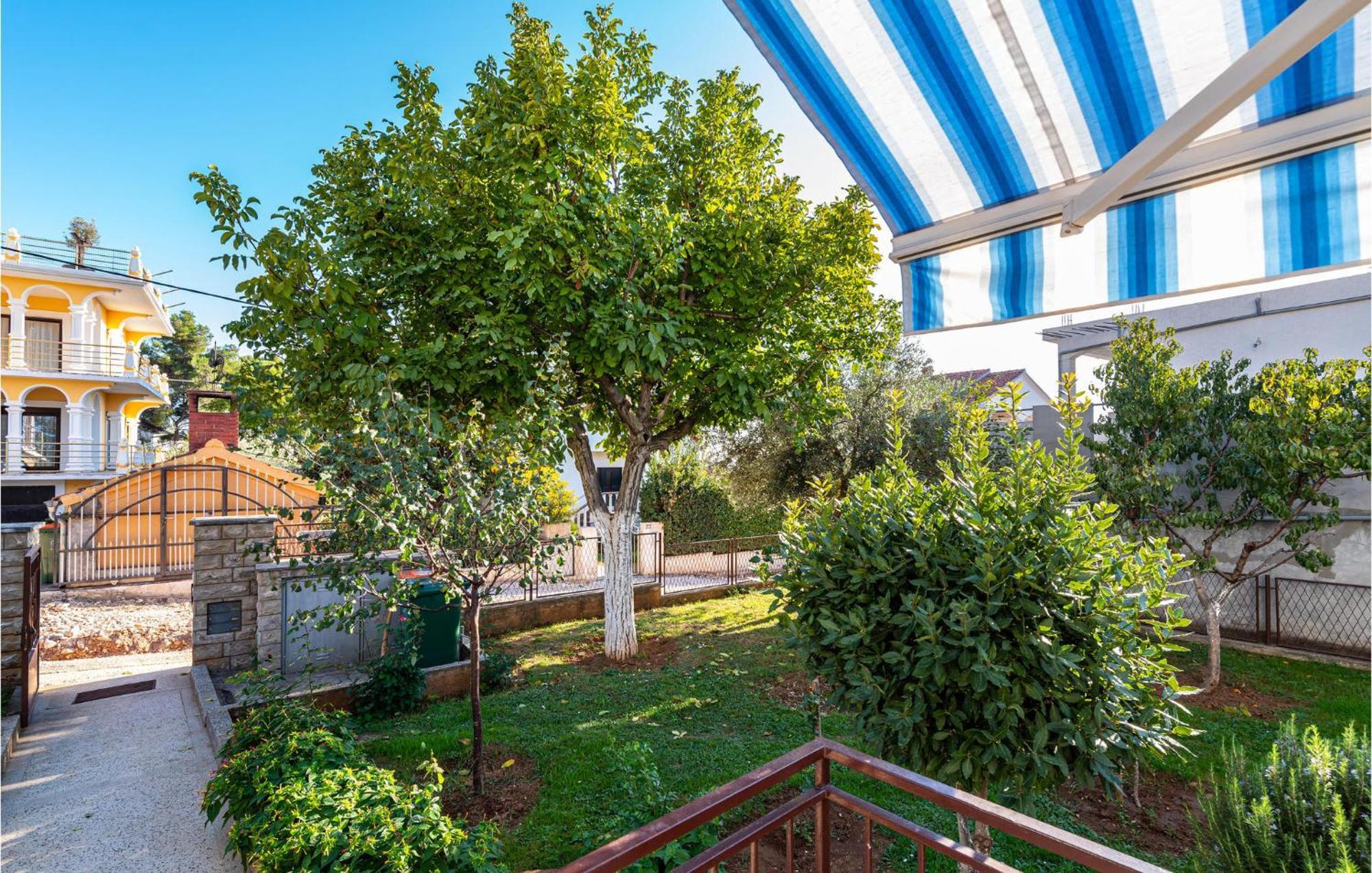 2 Bedroom Cozy Apartment In Zadar Luaran gambar